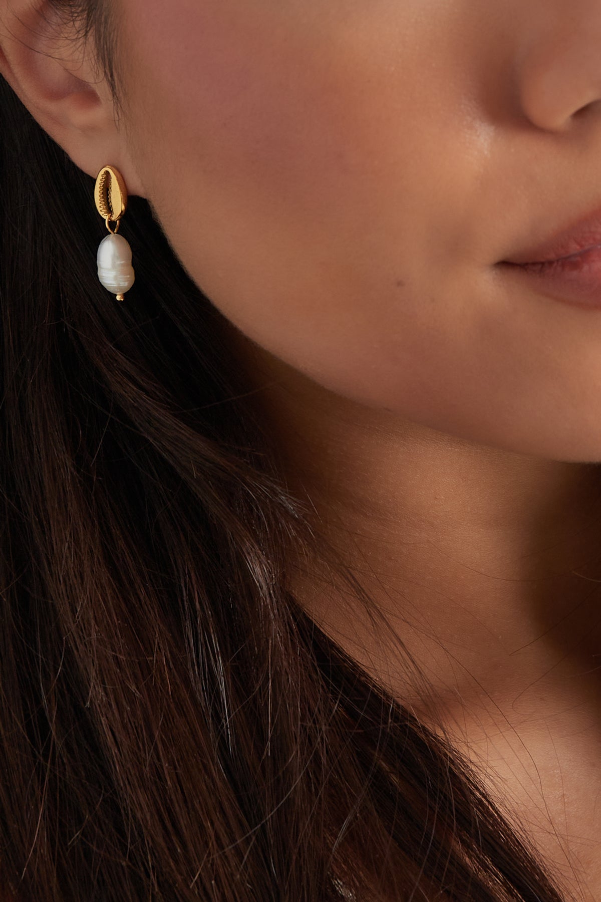 Pearl Shell Gold Earrings