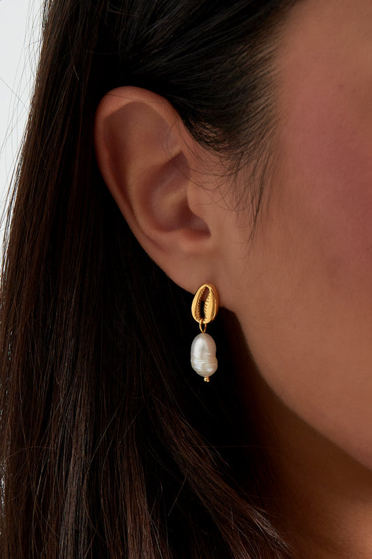 Pearl Shell Gold Earrings